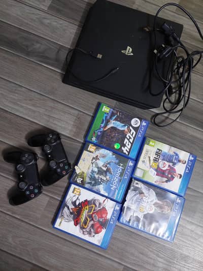 PlayStation 4 PS4 Complete Set with 2 Controllers & Games