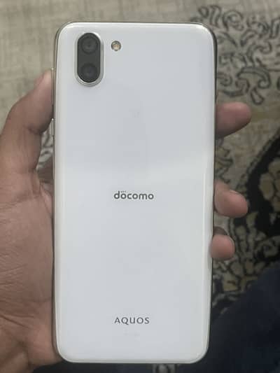 Aquos r2