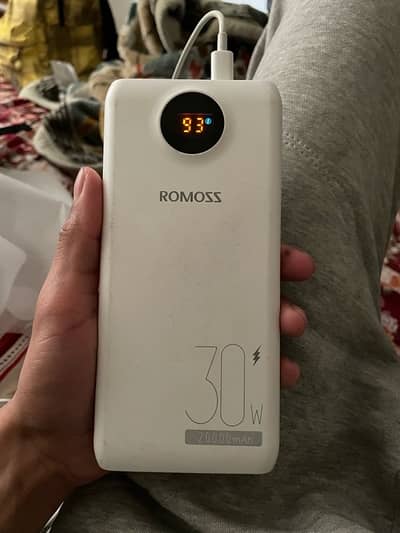 romoss 20000 mah power bank in used condition