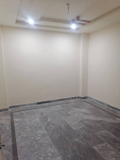 2 bed flat available for rent in H 13