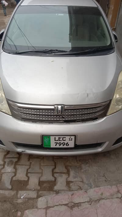 new car Toyota Isis  modal 2012 urgent sale only call me o3l7668l7oo