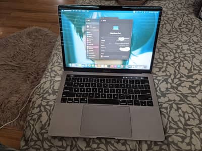 macbook pro 13 inch touchbar i5 8gb ram, 256gb storage