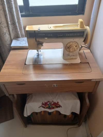 silai machine with table and stool