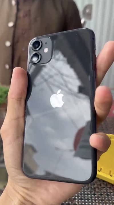 iPhone 11 for sale ,100% Original phone ,Waterpack , sim time ,64gb