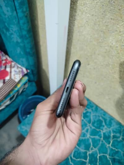 iPhone 11 black colour jv