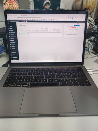 MacBook Pro M1 — Smooth, Powerful