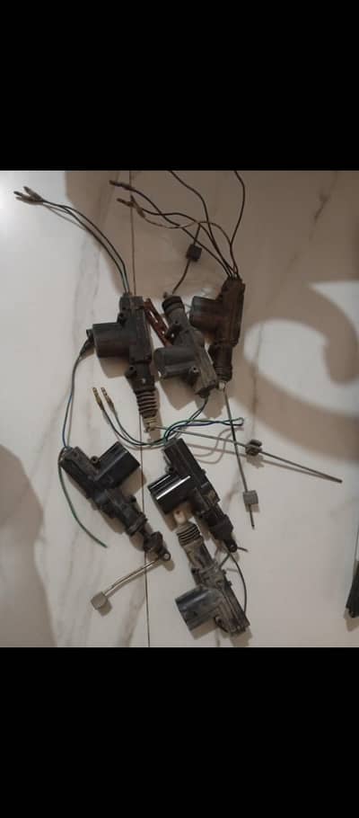 lock machine available used meh hai laikin teekh Hain 6