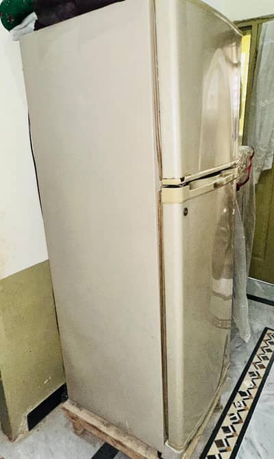 Refrigerator Dowlance home used