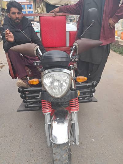 Good condition Hi Speed 150 cc loader rickshaw