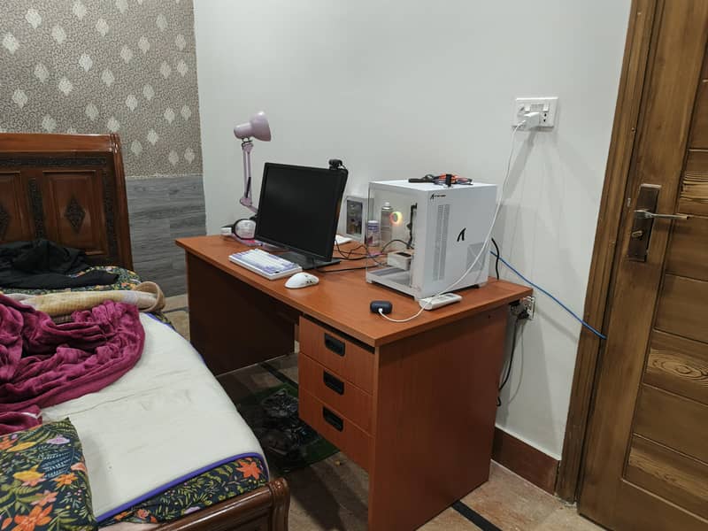 Study table Computer table Good condition 2