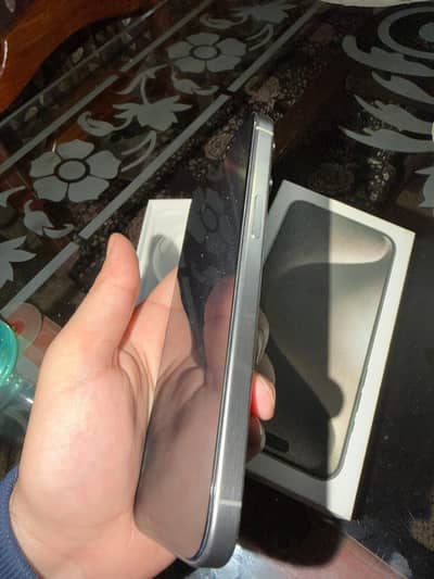 256 Gb . 1 ESIM or 1 Physical sim .