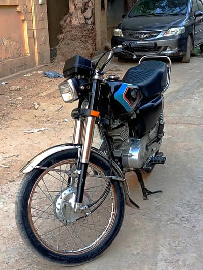 totally clean bike only 1500 km driven available with genuine tanki