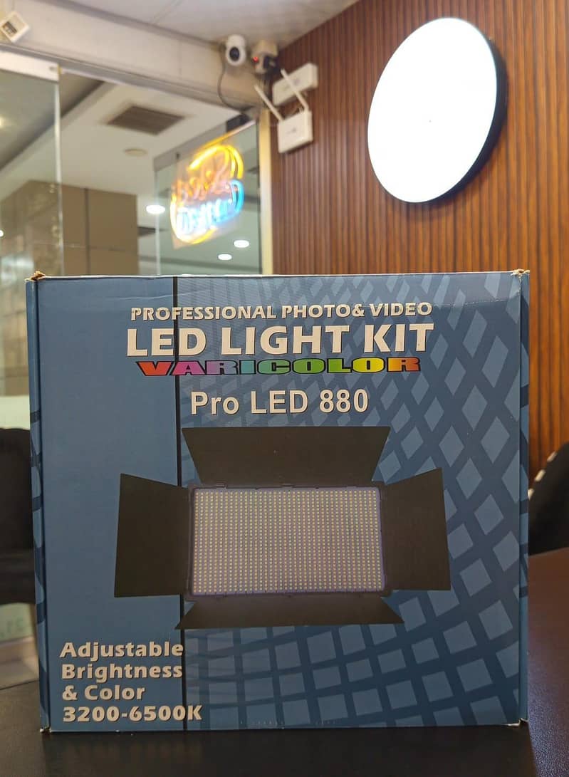 LED light 880 - Video Lights - 1110957086
