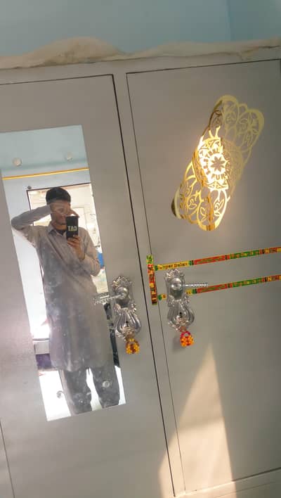 Steel Almari In Good condition. Argent for sale