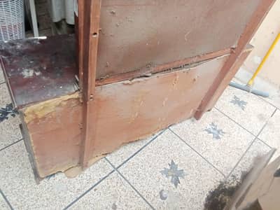 Dressing table for sale . DIACOUNT WILL BE GIVEN