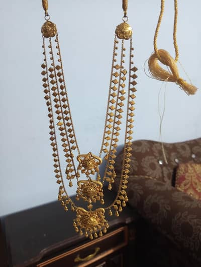 jewellery set  for sale۔  urgent  only serious peoples contact me