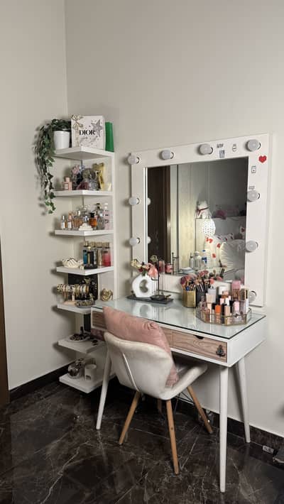 Dressing table with chair and mirror with bulbs