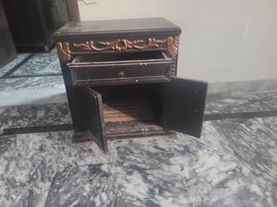 one side table for sale in very low price