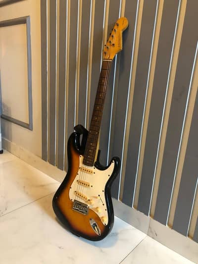 Selling vintage Frisco guitar no amplifier Urgently selling Exclusive