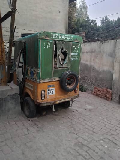 CNG RIKSHW 18 MODALi. . CNG kit with Gas Salndar. .