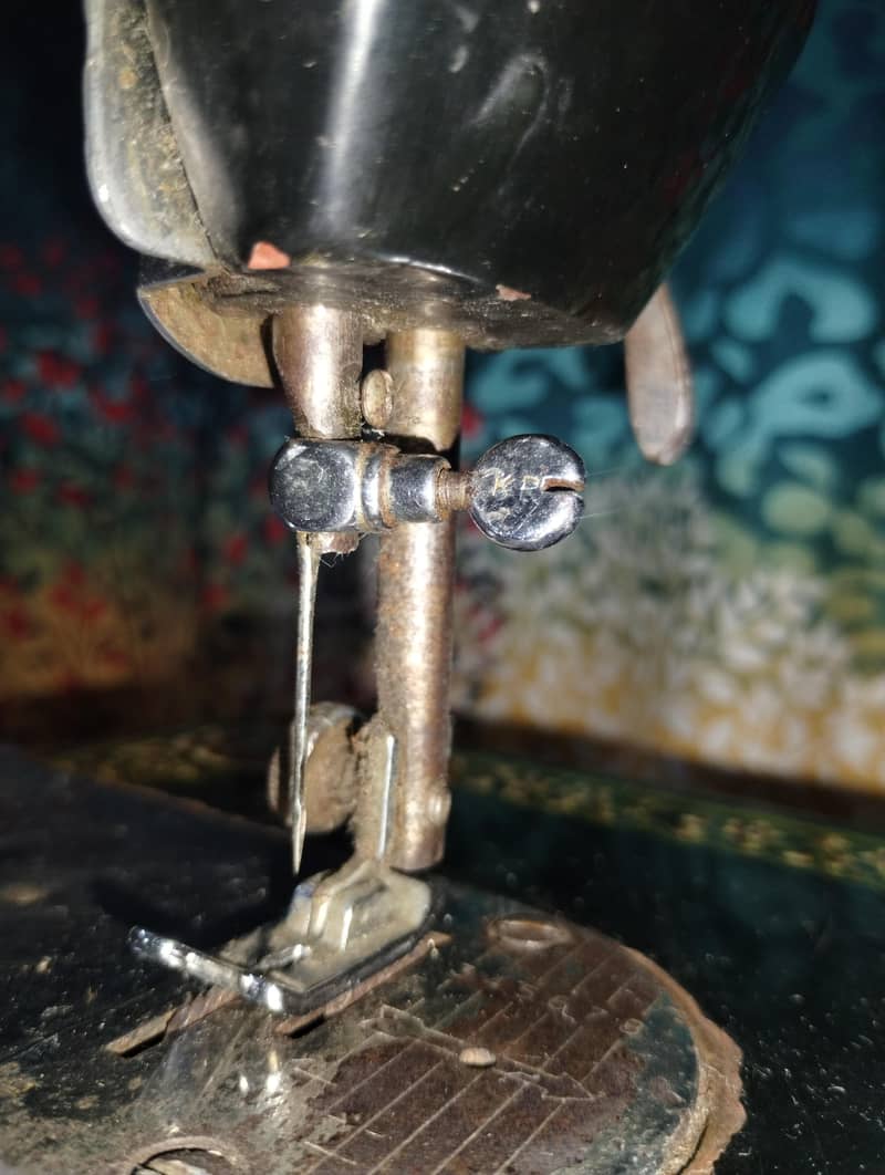 sewing machine 4