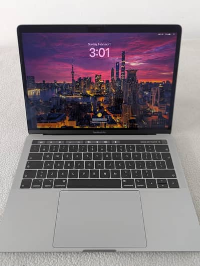 Mac pro 2018 ( Touch bar variant)10/10 condition
