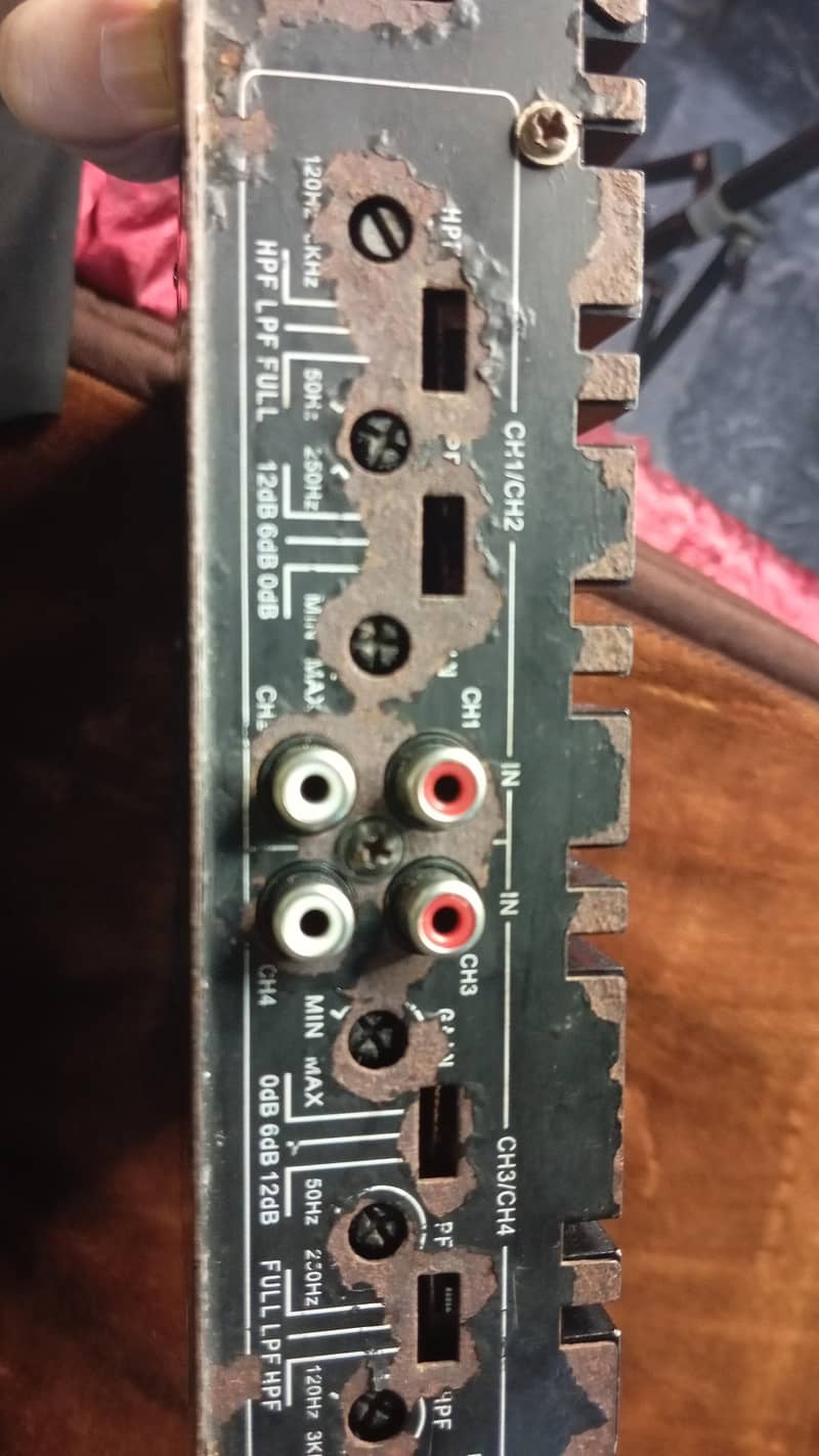 Solid audio amplifier 4 channel 10