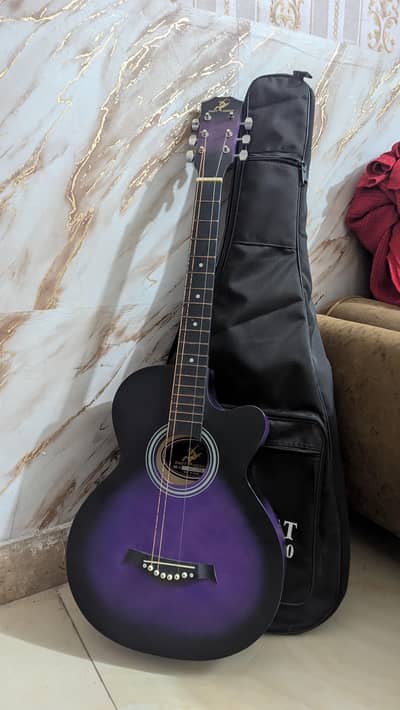 acoustic guitar in excellent condition
