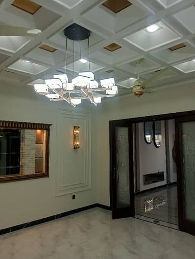 10 MARLA BRAND NEW 1ST ENTRY GROUND FLOOR