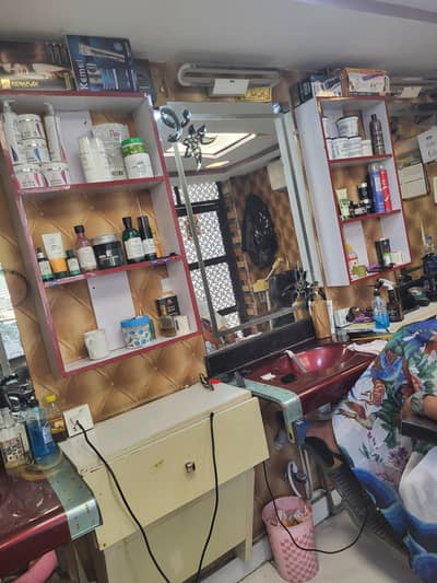 Salon ke liye Professional Barber Ki zaroorat hai