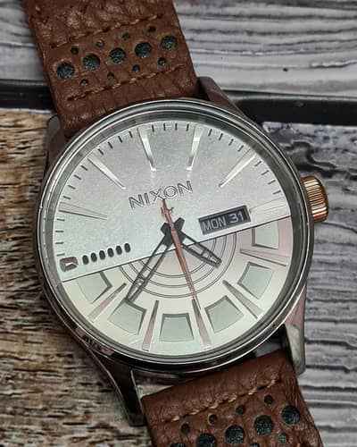 Nixon x Star Wars Sentry DARTH VADER Phasma Silver.