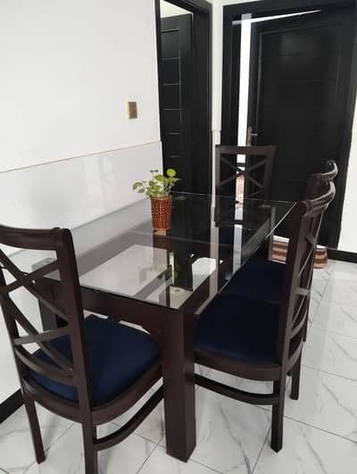 glass dining table with 6 chairs