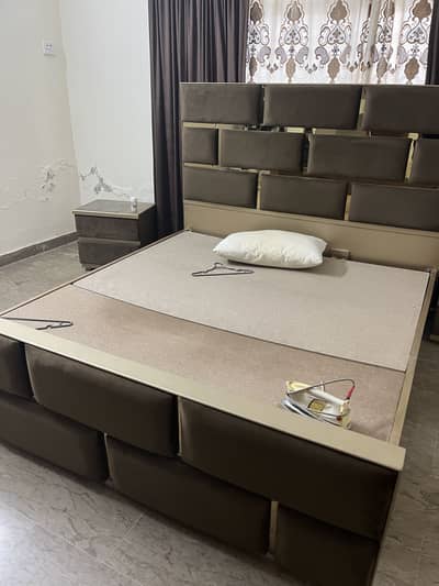 Bed with 2 side table