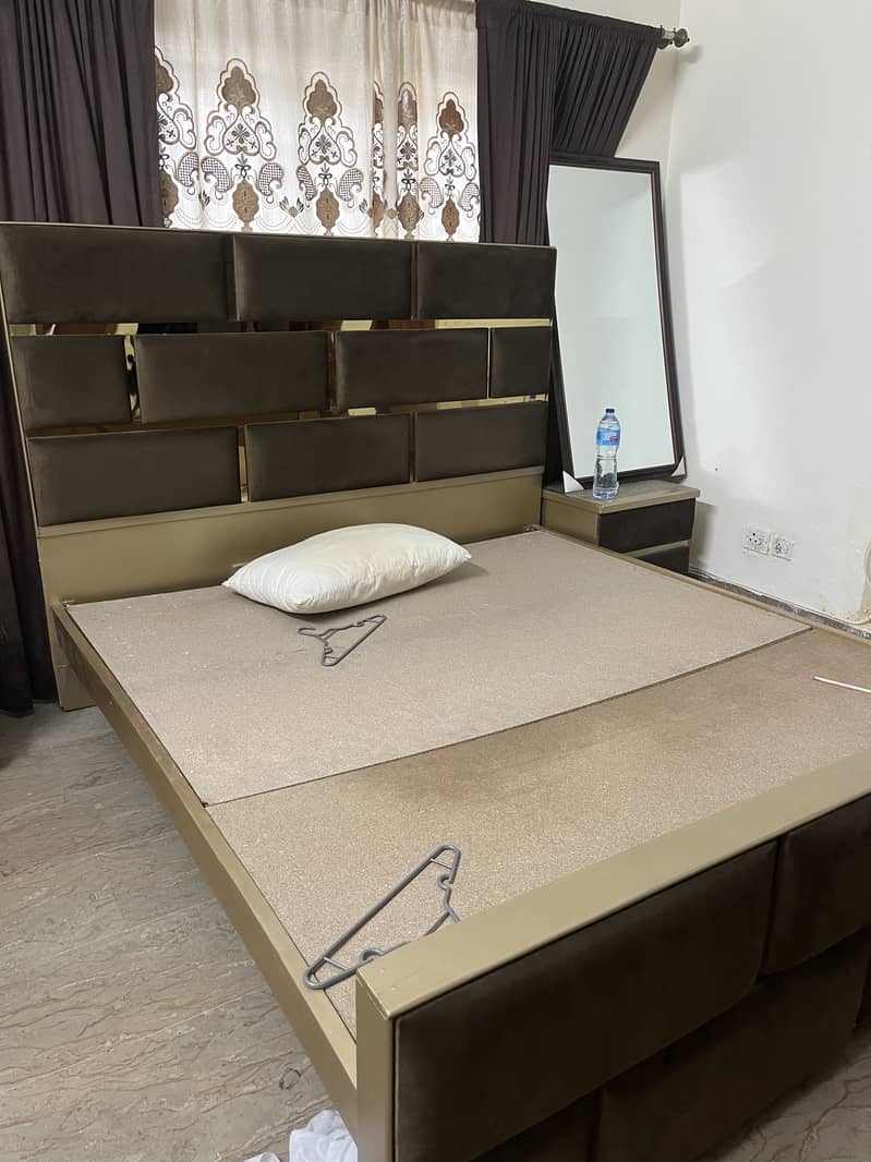 Bed with 2 side table 1