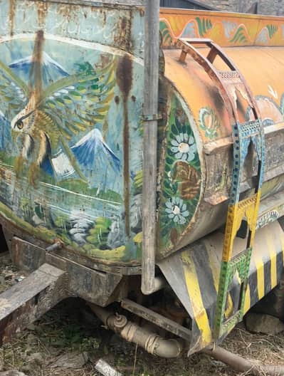 Mixture machine and water tanker