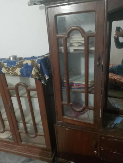 show case and dreading table