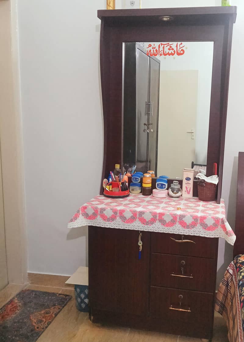 Dressing Table with Mirror 2