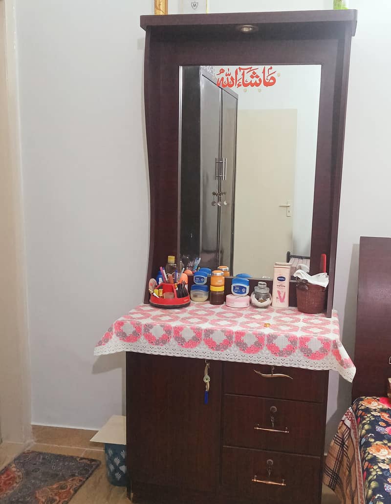 Dressing Table with Mirror 3