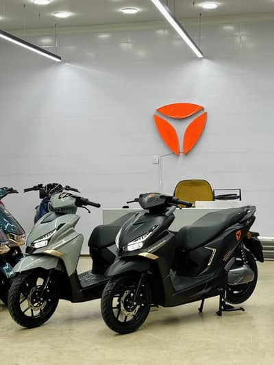 Electric bike- lithium graphene- yadea revoo okla aima evee