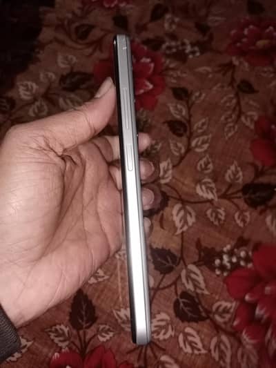 selling Villaon v 30  128 gb scrachless condtion