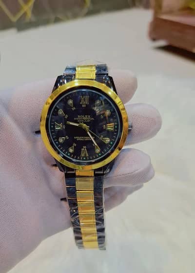 Men’s Stylish Analogue Chain Watch – Black & Golden ⌚