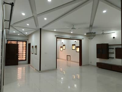 14 Marla Beautiful Upper Portion Available For Rent