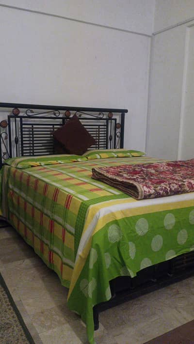 Queen Sized Iron Rod Bed With Mattress