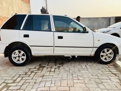 White Suzuki Cultus 2007 Model