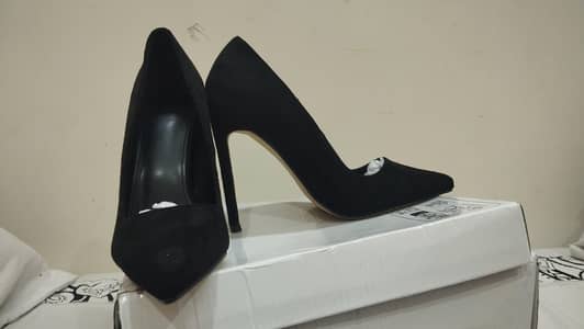 Heel shoes new