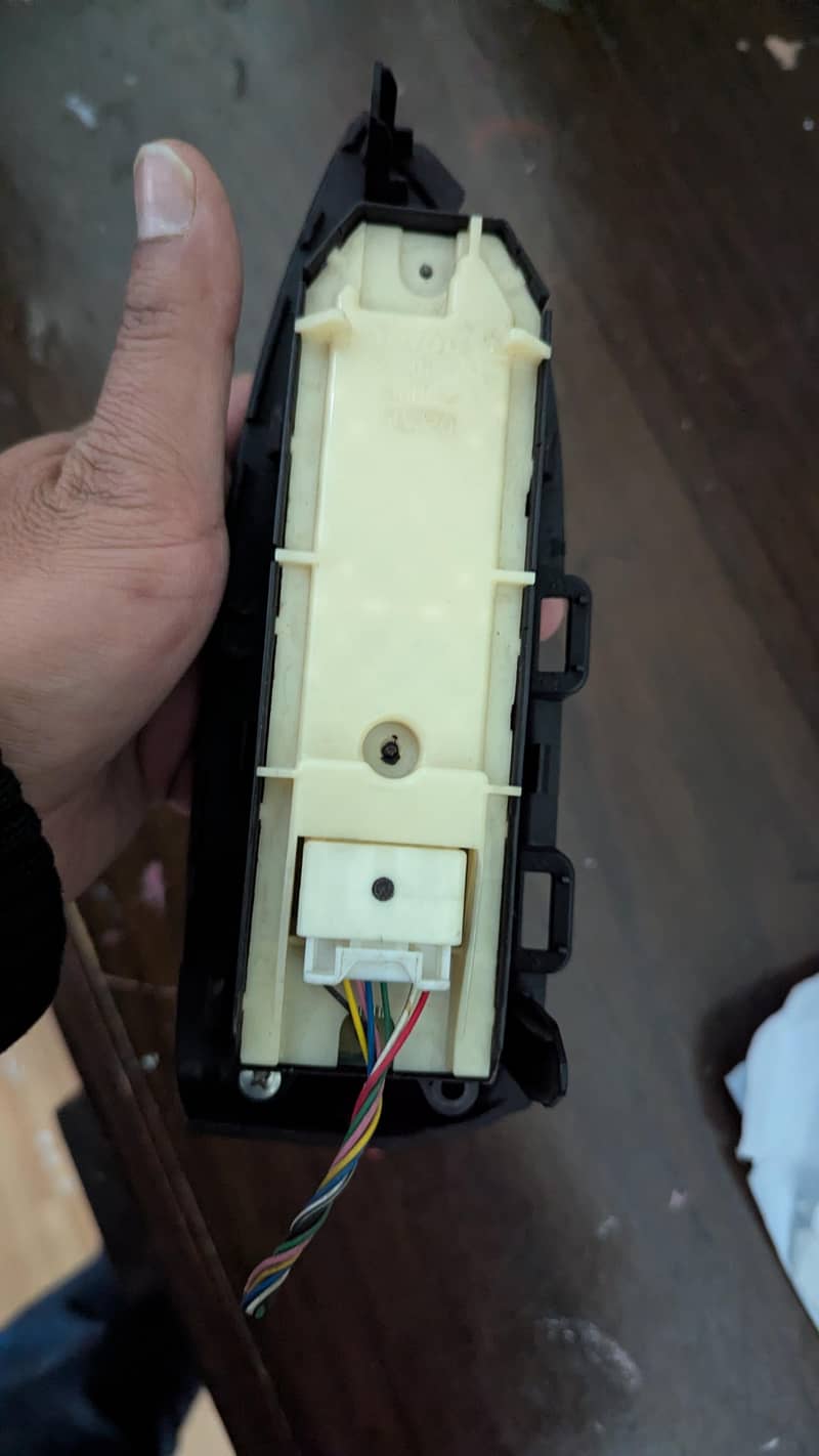 prius master switch 3