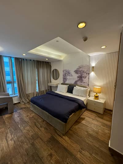 1 BHK luxury apartment on daily basis in Cen8