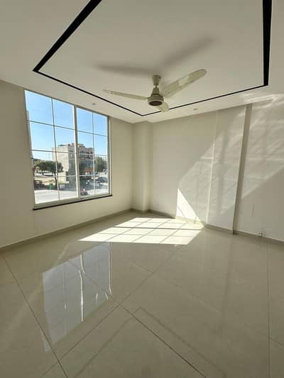 2 BEDROOM BRAND NEW NON FURNISH IDEAL LOCATION FLAT FOR RENT IN SECTOR F BAHRIA TOWN LAHORE