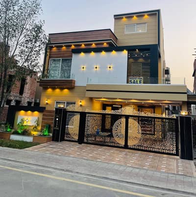 10 MARLA LUXURY HOUSE FOR SALE ON INVESTOR RATE AT MOST PRIME LOCATION OF BAHRIA TOWN