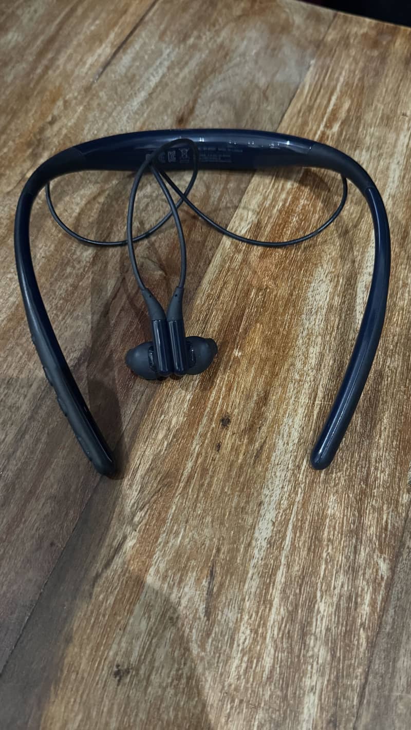Samsung Level U2 Wireless 1